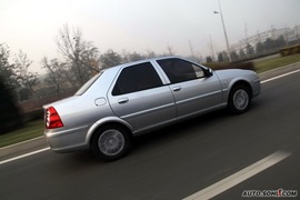 2010款雪铁龙爱丽舍三厢试驾实拍