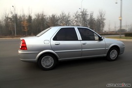 2010款雪铁龙爱丽舍三厢试驾实拍