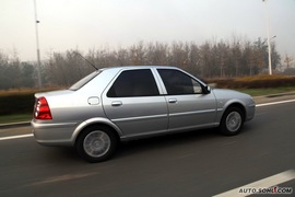 2010款雪铁龙爱丽舍三厢试驾实拍