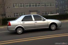 2010款雪铁龙爱丽舍三厢试驾实拍