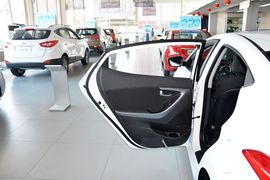 2015款现代朗动1.6L手动领先型