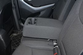 2015款现代朗动1.6L手动领先型