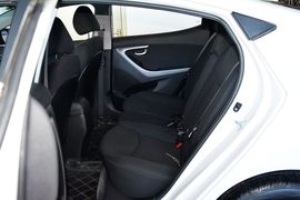 2015款现代朗动1.6L手动领先型