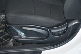 2015款现代朗动1.6L手动领先型