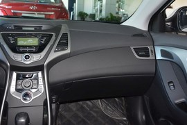 2015款现代朗动1.6L手动领先型