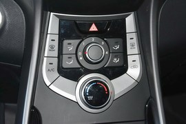 2015款现代朗动1.6L手动领先型