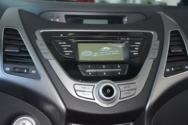 2015款现代朗动1.6L手动领先型