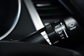 2015款现代朗动1.6L手动领先型