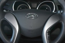 2015款现代朗动1.6L手动领先型