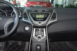 2015款现代朗动1.6L手动领先型