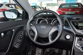 2015款现代朗动1.6L手动领先型