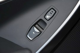 2013款现代全新胜达2.0T自动两驱尊贵型