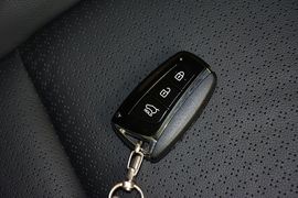 2013款现代全新胜达2.0T自动两驱尊贵型