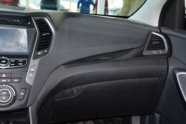 2013款现代全新胜达2.0T自动两驱尊贵型