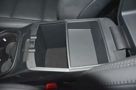 2013款现代全新胜达2.0T自动两驱尊贵型