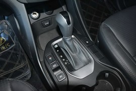 2013款现代全新胜达2.0T自动两驱尊贵型