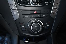 2013款现代全新胜达2.0T自动两驱尊贵型