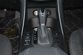 2013款现代全新胜达2.0T自动两驱尊贵型