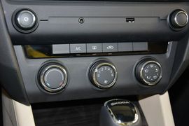 2015款斯柯达明锐1.6L自动逸致版