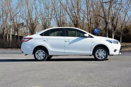 2015款丰田威驰1.5L手动智享星光版