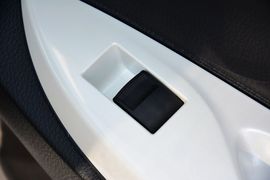 2015款丰田威驰1.5L手动智享星光版