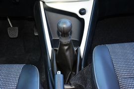 2015款丰田威驰1.5L手动智享星光版