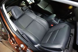 2015款丰田RAV4