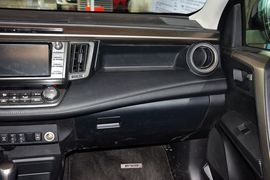 2015款丰田RAV4
