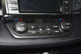2015款丰田RAV4