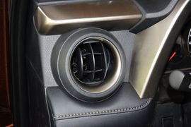 2015款丰田RAV4