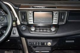 2015款丰田RAV4