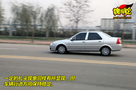 2010款雪铁龙爱丽舍三厢试驾实拍