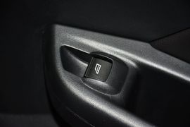 2012款福特福克斯两厢1.6L手自一体风尚型