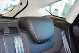 2012款福特福克斯两厢1.6L手自一体风尚型