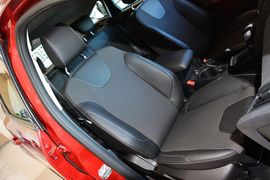 2012款福特福克斯两厢1.6L手自一体风尚型