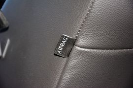 2012款福特福克斯两厢1.6L手自一体风尚型