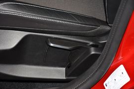 2012款福特福克斯两厢1.6L手自一体风尚型