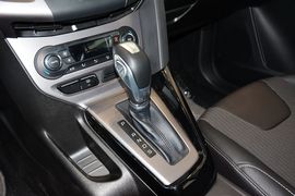2012款福特福克斯两厢1.6L手自一体风尚型