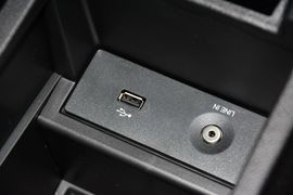 2012款福特福克斯两厢1.6L手自一体风尚型