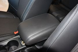2012款福特福克斯两厢1.6L手自一体风尚型