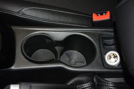 2012款福特福克斯两厢1.6L手自一体风尚型