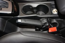 2012款福特福克斯两厢1.6L手自一体风尚型