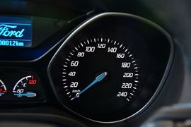 2012款福特福克斯两厢1.6L手自一体风尚型
