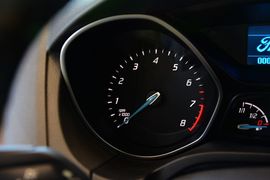 2012款福特福克斯两厢1.6L手自一体风尚型