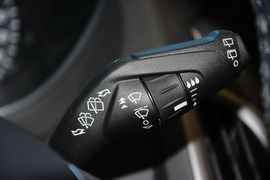 2012款福特福克斯两厢1.6L手自一体风尚型