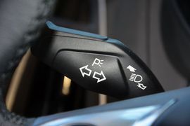 2012款福特福克斯两厢1.6L手自一体风尚型