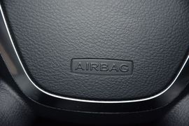 2012款福特福克斯两厢1.6L手自一体风尚型
