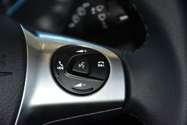 2012款福特福克斯两厢1.6L手自一体风尚型