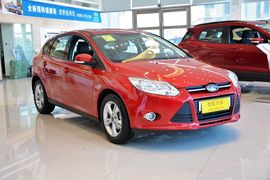 2012款福特福克斯两厢1.6L手自一体风尚型