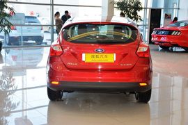 2012款福特福克斯两厢1.6L手自一体风尚型